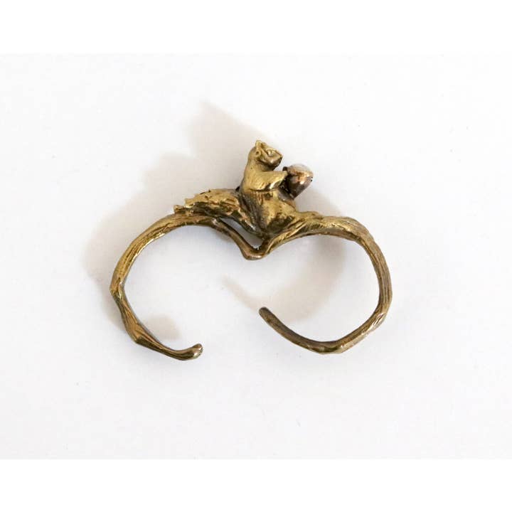 Messing eekhoornring met twee vingers voor wholesale door Creature's Virtue