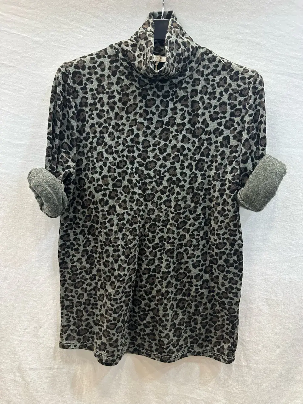 Mimi & Gogo - Wholesale T-Shirt - Women's - Leopard Turtleneck Top @5672_HLeoColChemine6