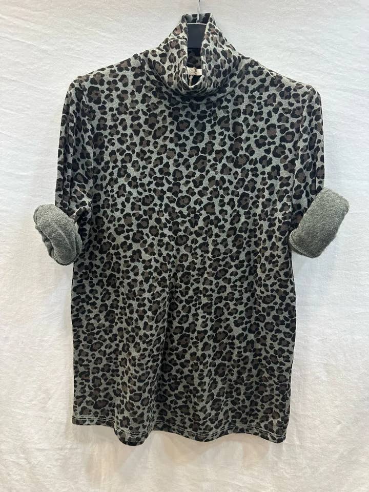 Mimi & Gogo - Wholesale T-Shirt - Women's - Leopard Turtleneck Top @5672_HLeoColChemine6