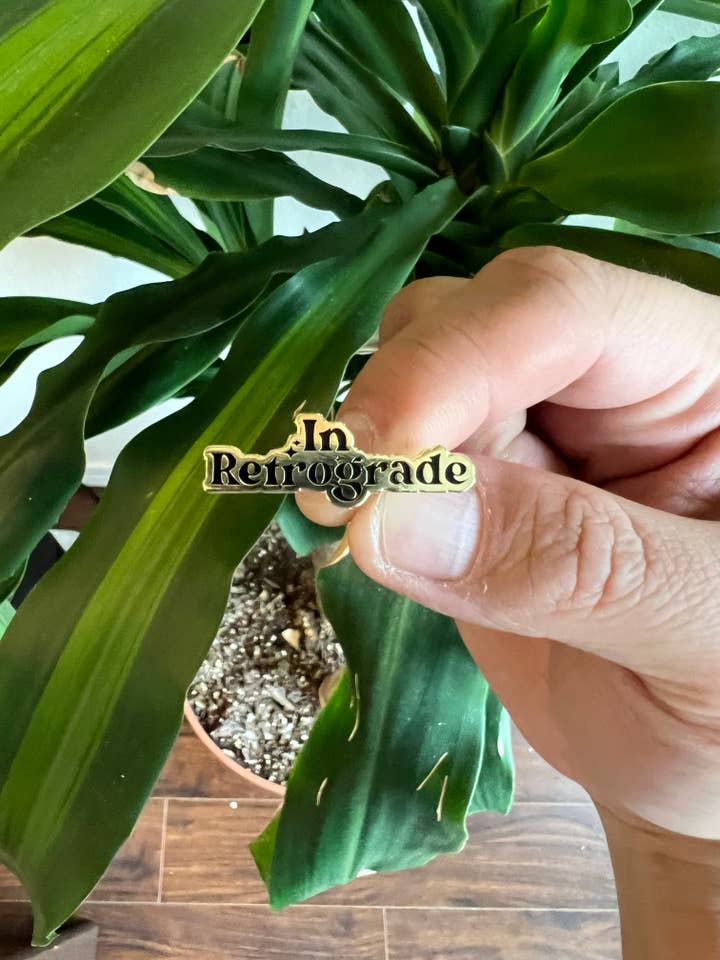 Em pino de esmalte duro retrógrado por atacado de Hype Pins