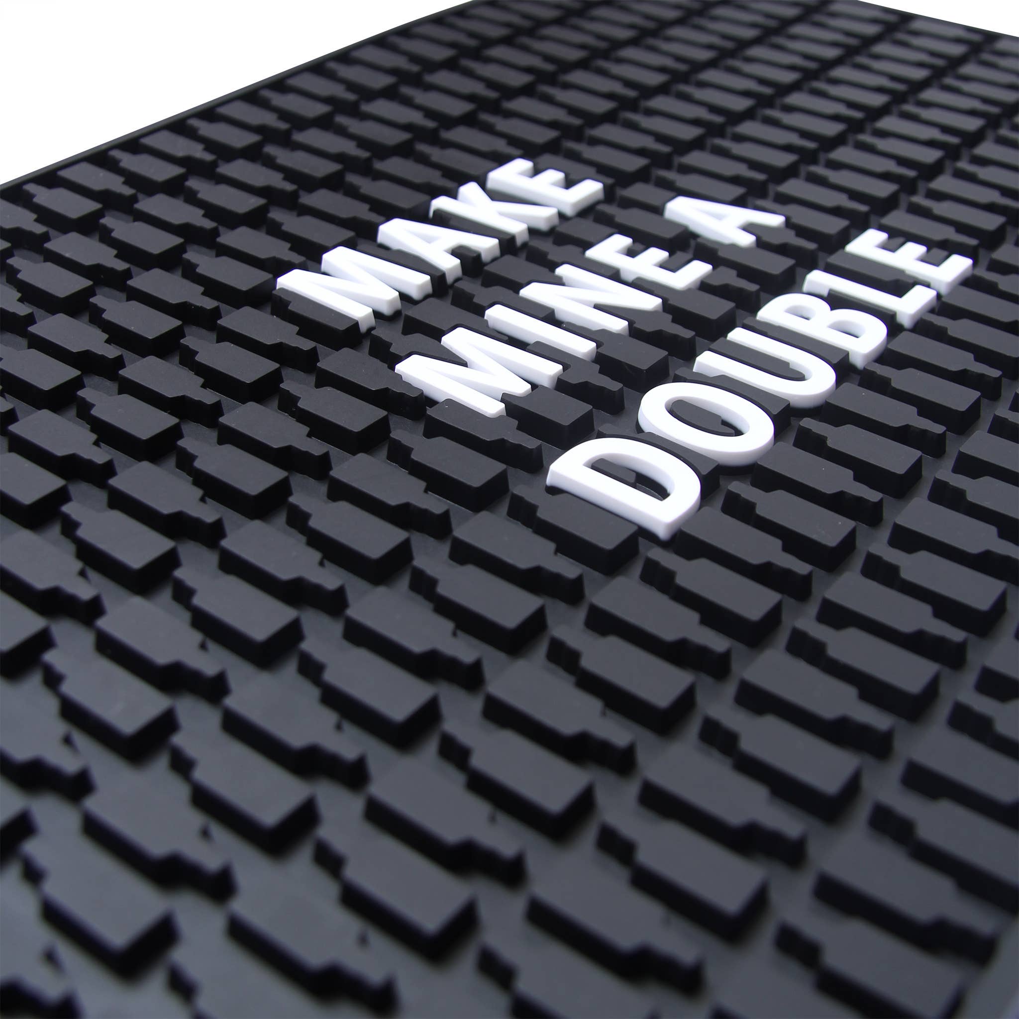 Barrel Down South - Venta al por mayor Utensilios de bar - Tapete de barra de goma "Make Mine A Double" con diseño de bourbon2