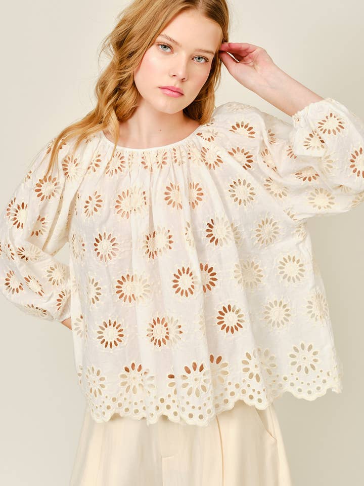 AJT5419 UNDERBAR BLOMMIG ÖGONHÅLS SPETSTOPP för wholesale av Aaron & Amber