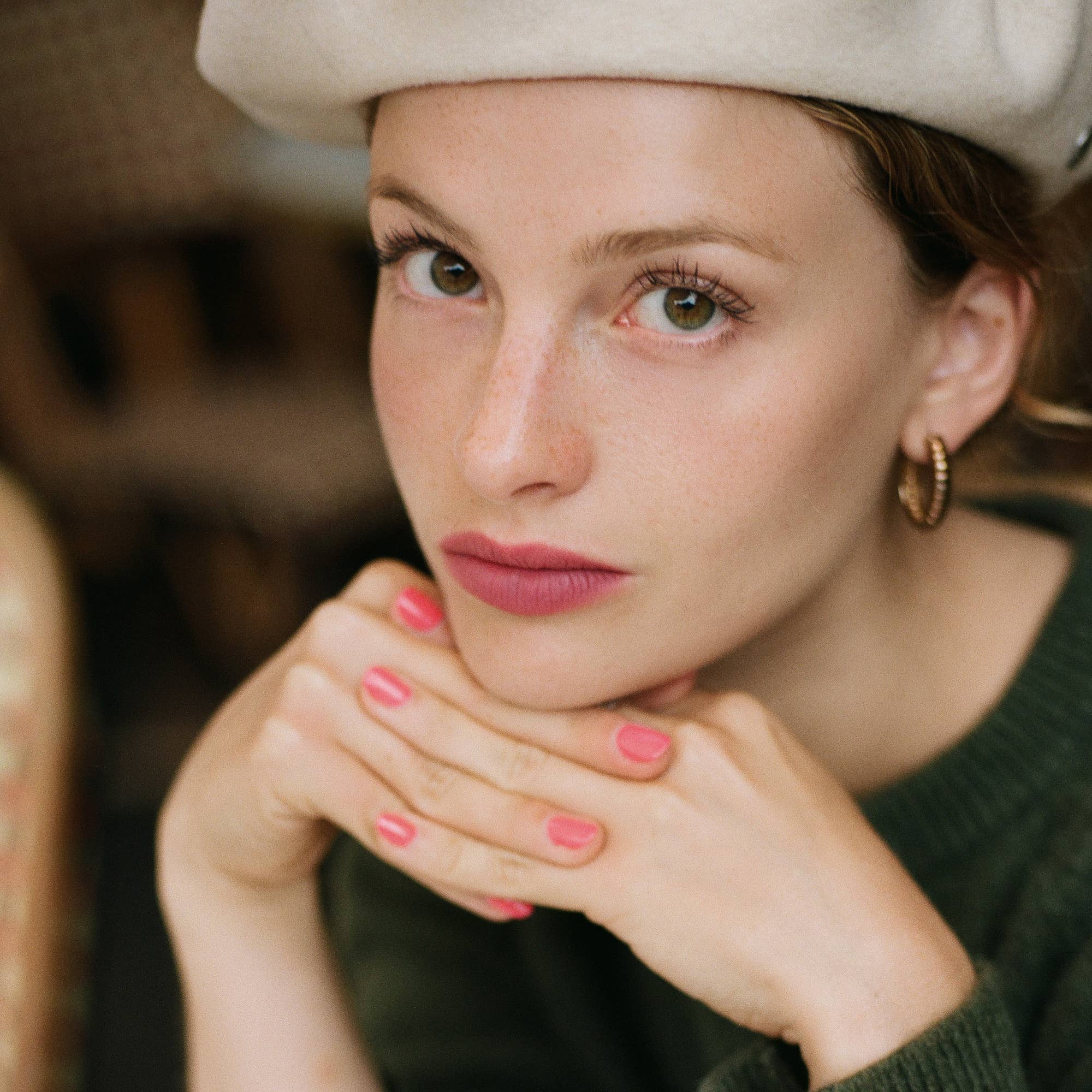 Yolaine – Großhandel Lippenstift – Camelia Red Mousse – Samtiger Lippenstift1