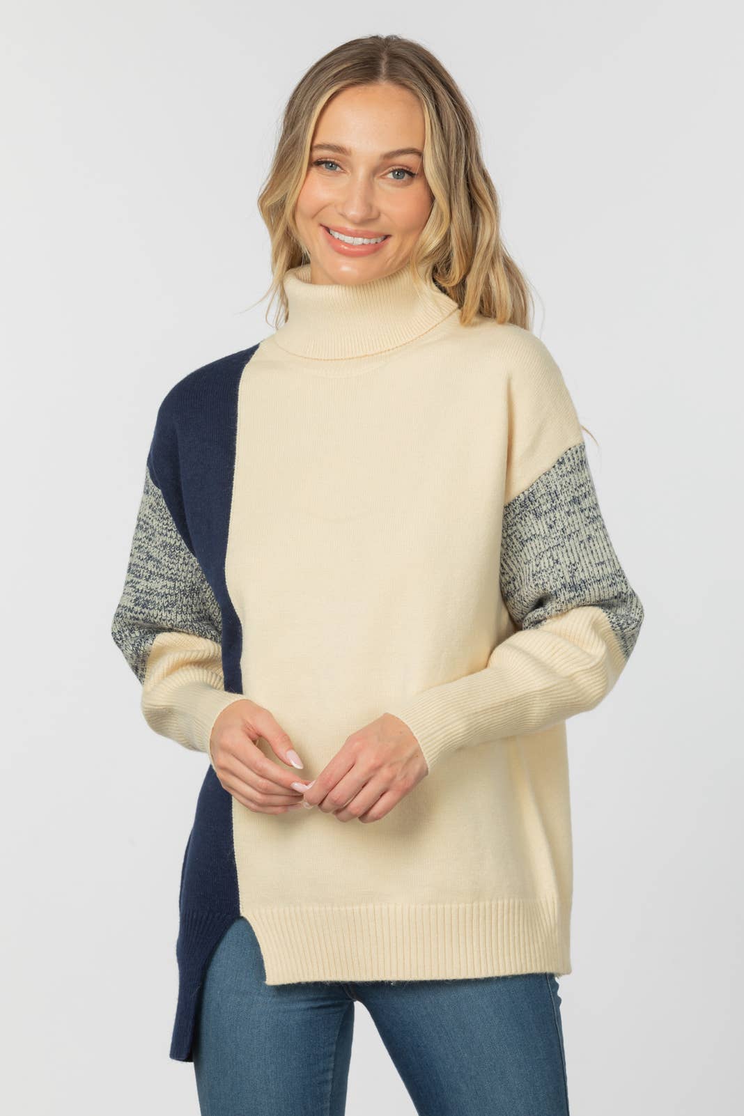 ePretty – Großhandel Strickpullover – Damen – EP-SW361 Strick-Rollkragenpullover mit Farbblock1