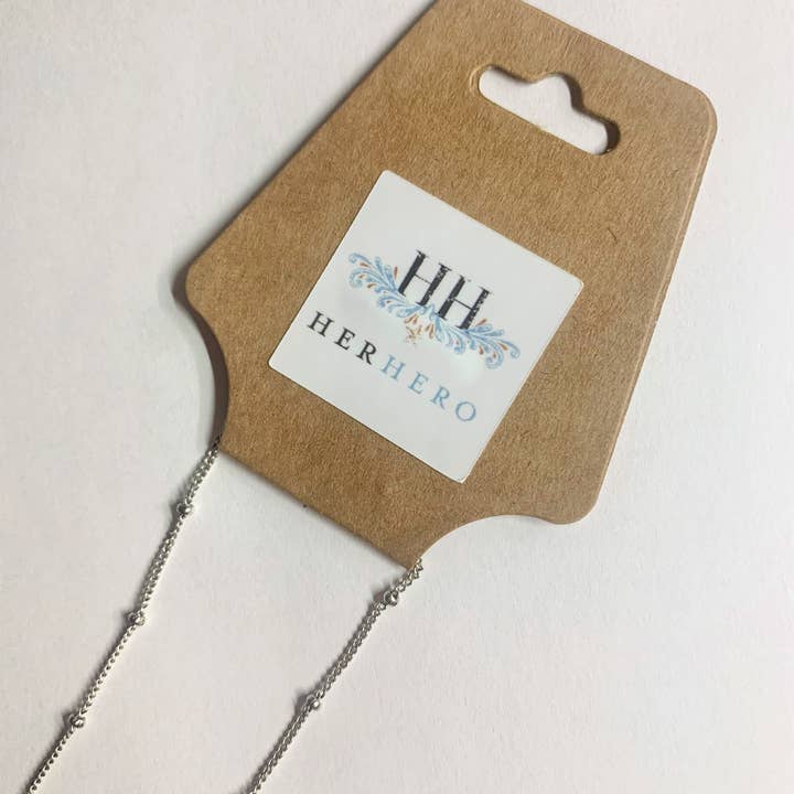 Her Hero, LLC - Vendita all'ingrosso Collana con ciondolo/pendaglio - Collana con fiori di erica in argento anticato3