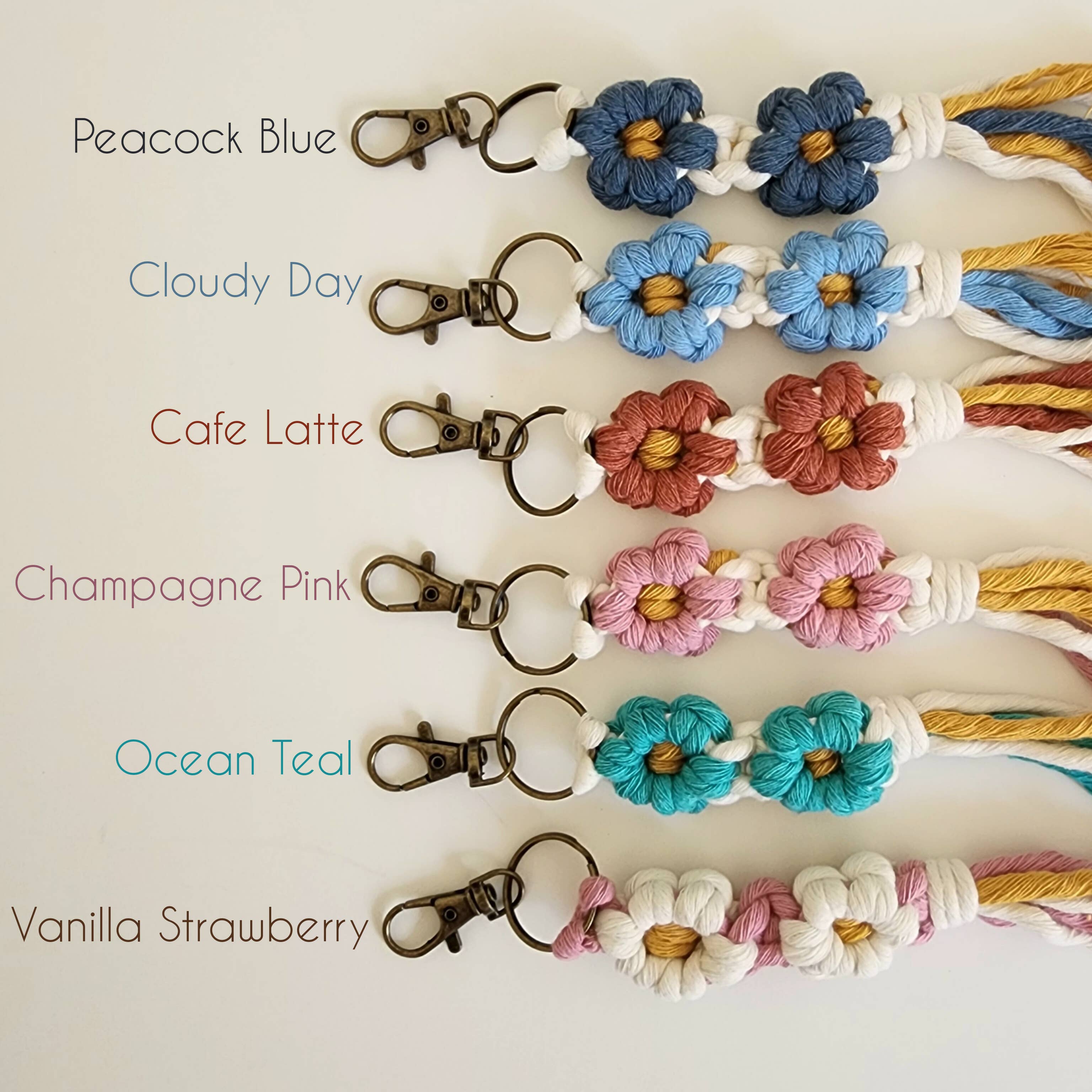 Handmade By Uruba - Wholesale Sleutelhanger - Dames - Macrame sleutelhangertje met madeliefjes, accessoires voor dames5