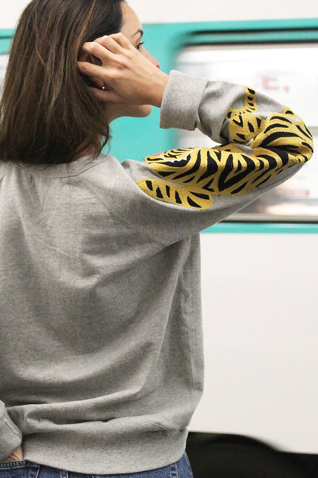 Curiosity Lab - Wholesale Sweatshirt - Women's - Embroidered tiger sweatshirt2