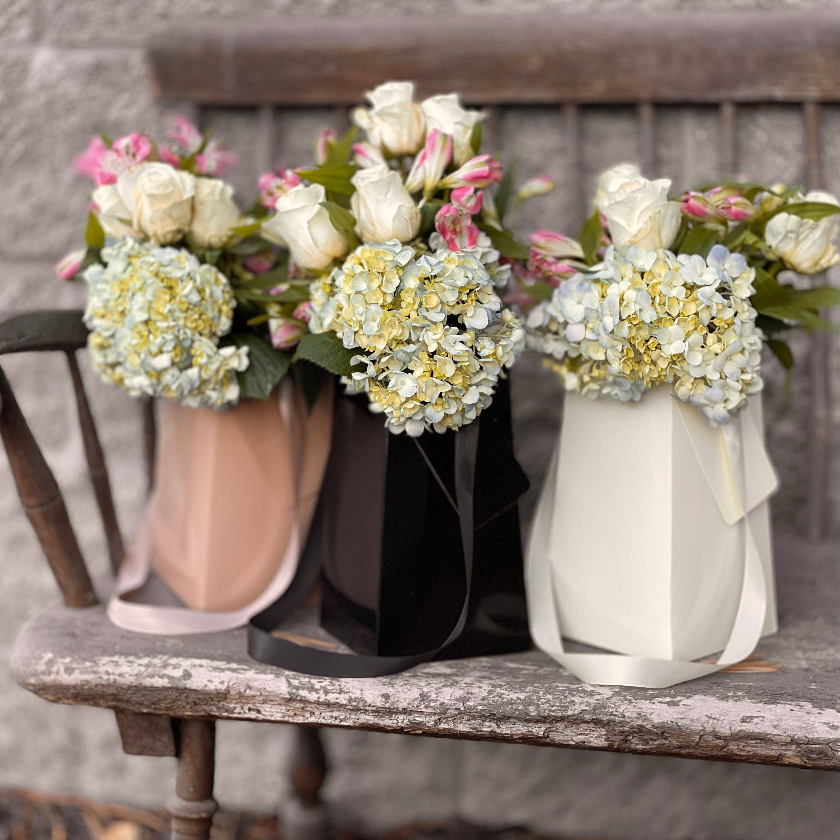 FlowerBox.com – Großhandel Vasen – Cream FlowerBox – Recyclingfähige, wasserfeste Papiervase3