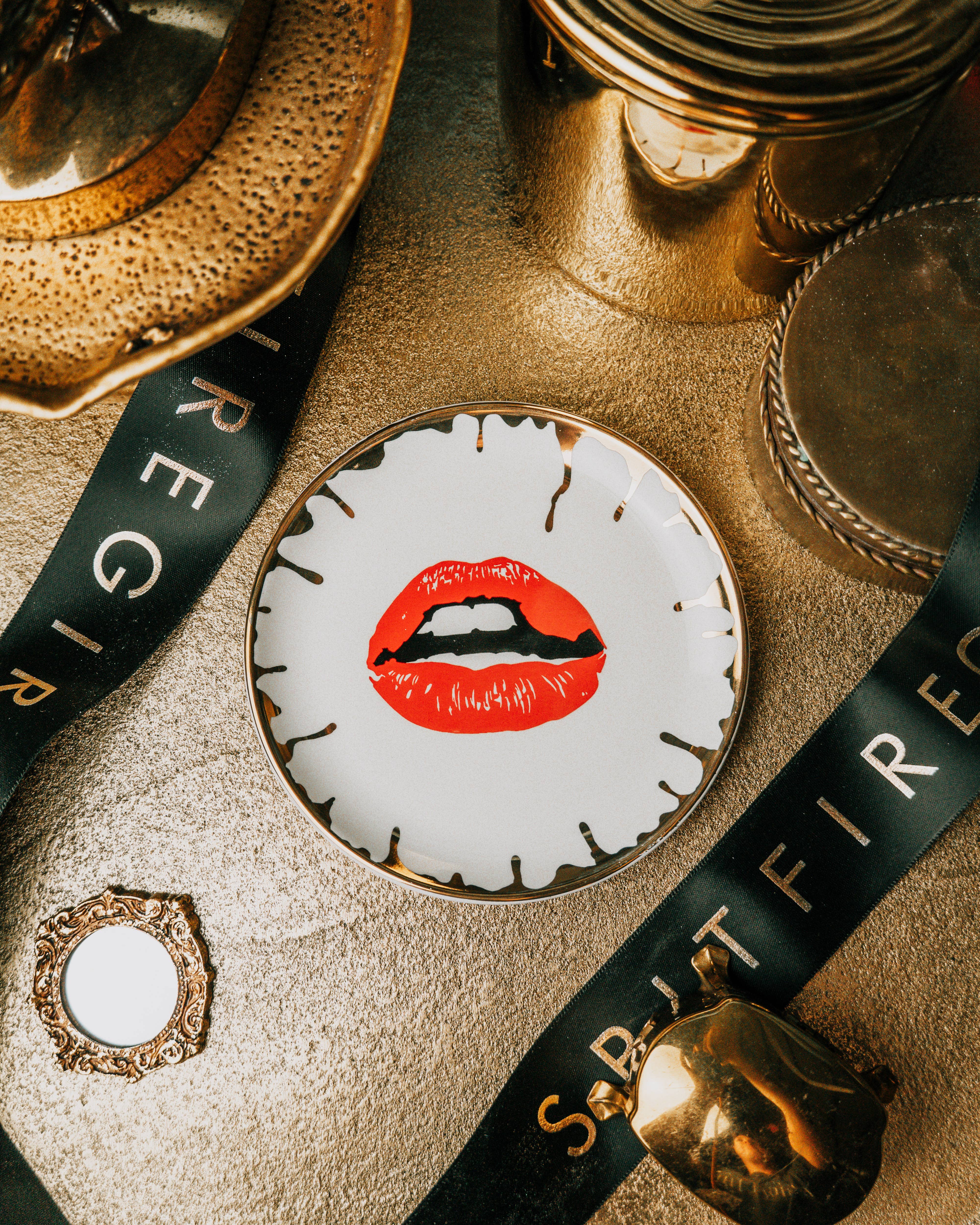 Spitfire Girl - Vente Bocal décoratif - Plat à bijoux rond en céramique Bitch6