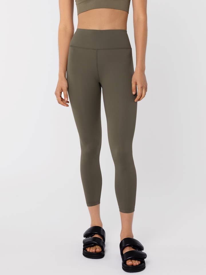 Nicky Kay - Wholesale Athletic/lounge leggings – Women's - Performance Leggings - Olive Green1