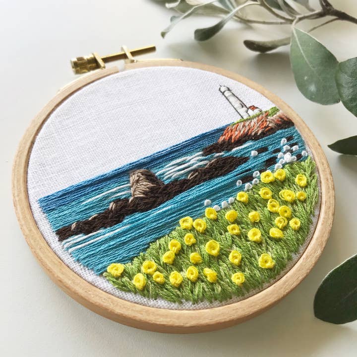 Rosanna Diggs Embroidery - Venta al por mayor Kits de costura - Lighthouse By the Bay kit de bordado a mano moderno5