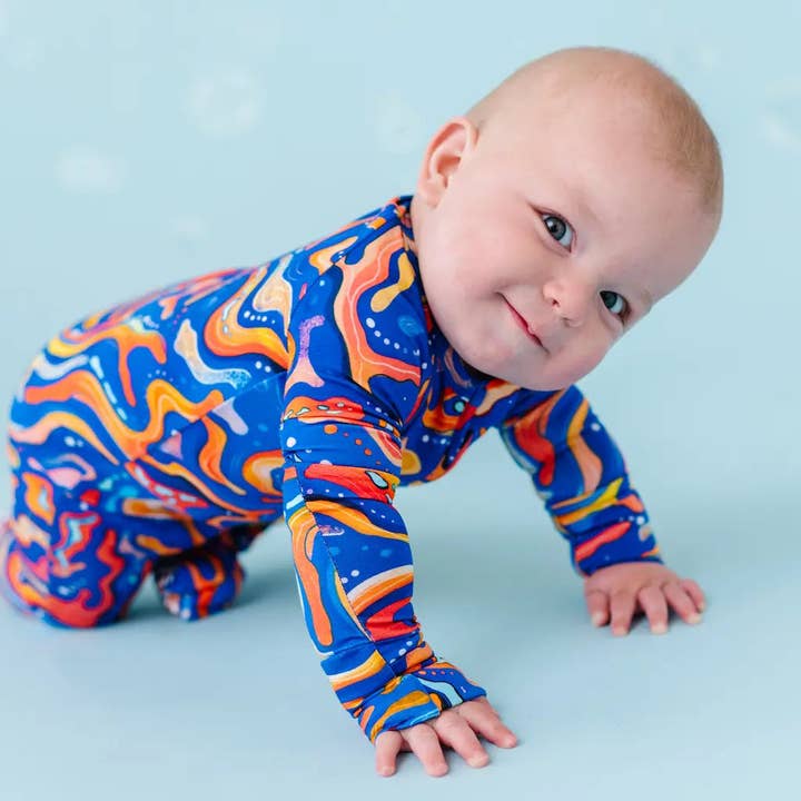 Kai den mandarinfärgade fisken konvertibla babypyjamas för wholesale av Dreambly Me