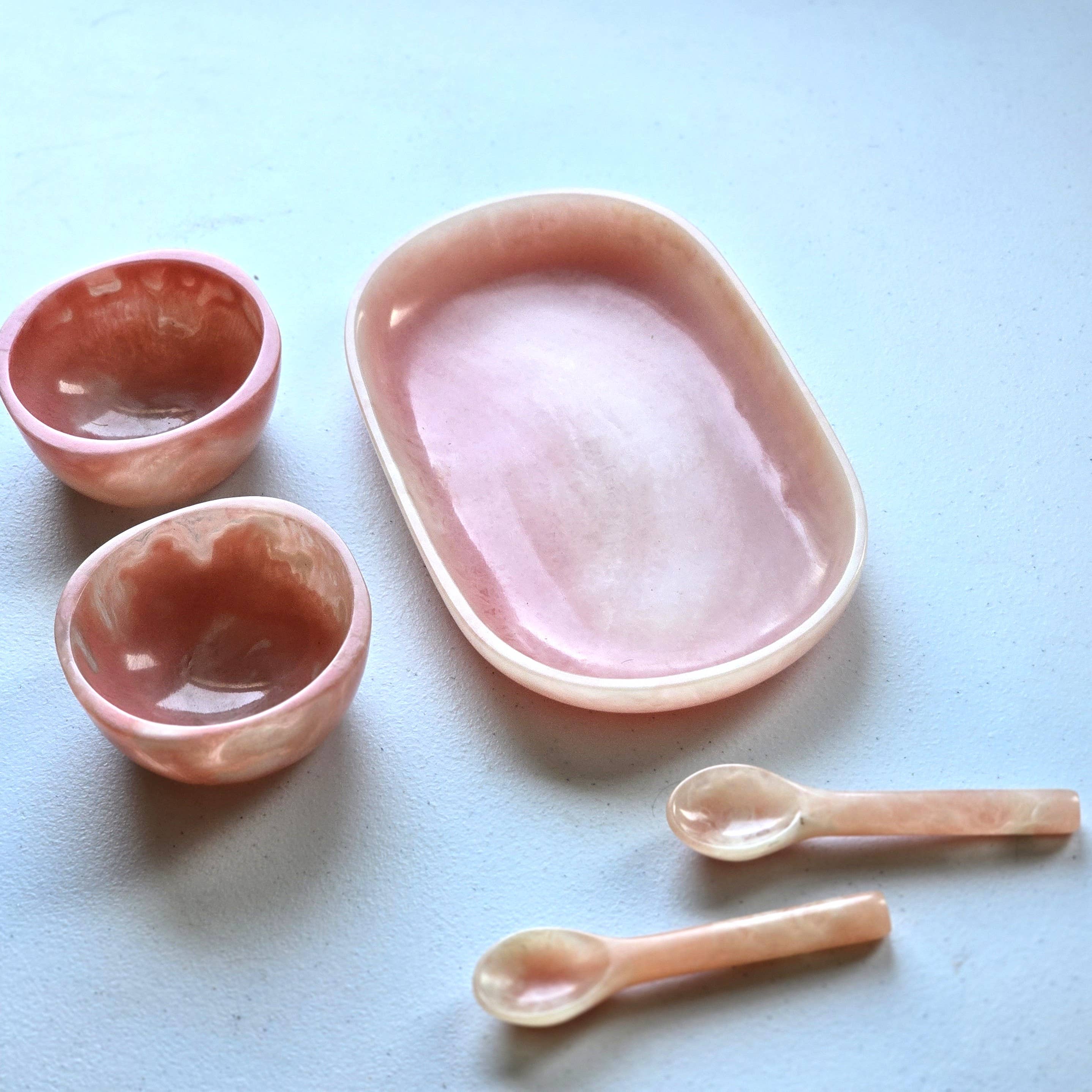 Gibb & Daan – Engroshandel Serveringsbakke – Lille serveringsbakke med 2 skåle og skeer - Håndhældt harpiks45