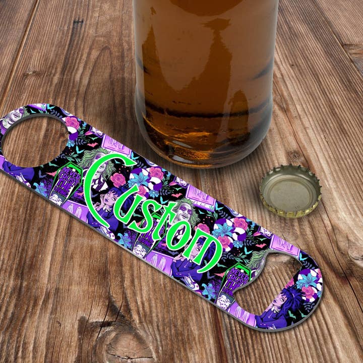 Beetlejuice Gepersonaliseerde flesopener | Barman aanwezig | Barcadeau | Barsleutel | Barmes | Gepersonaliseerde flesopener | Aangepaste balk voor wholesale door Striped Coffin Customs