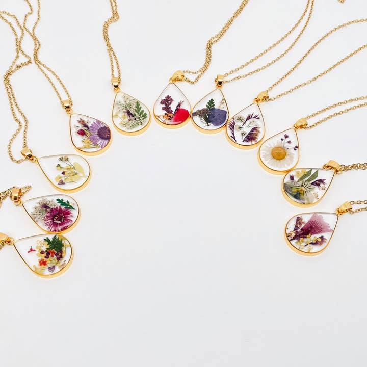 Mio Queena - Wholesale Pendant/Charm Necklace - Genuine Pressed Dried Flower Floral Charm Necklace - PDF