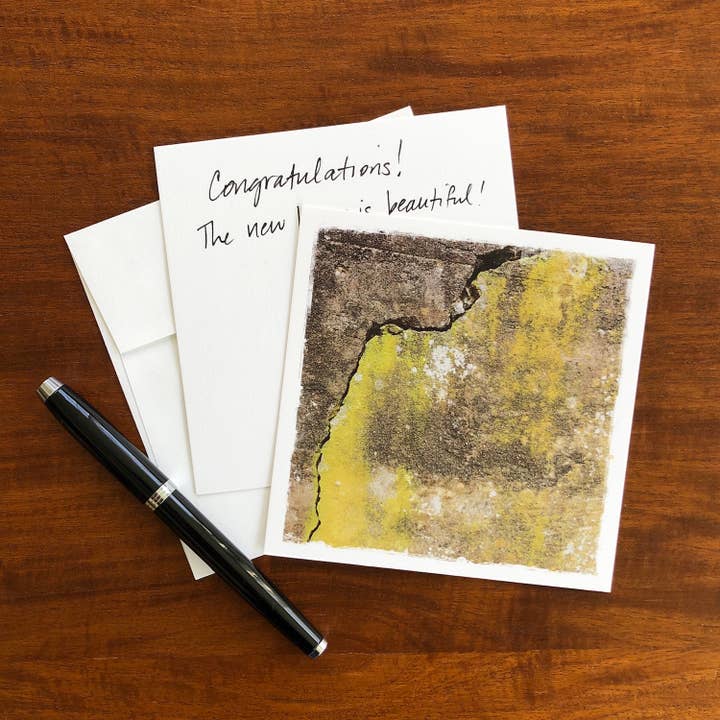 Carte de vœux blanche Mossy Wall pour la vente par Whispered Light Greeting Cards