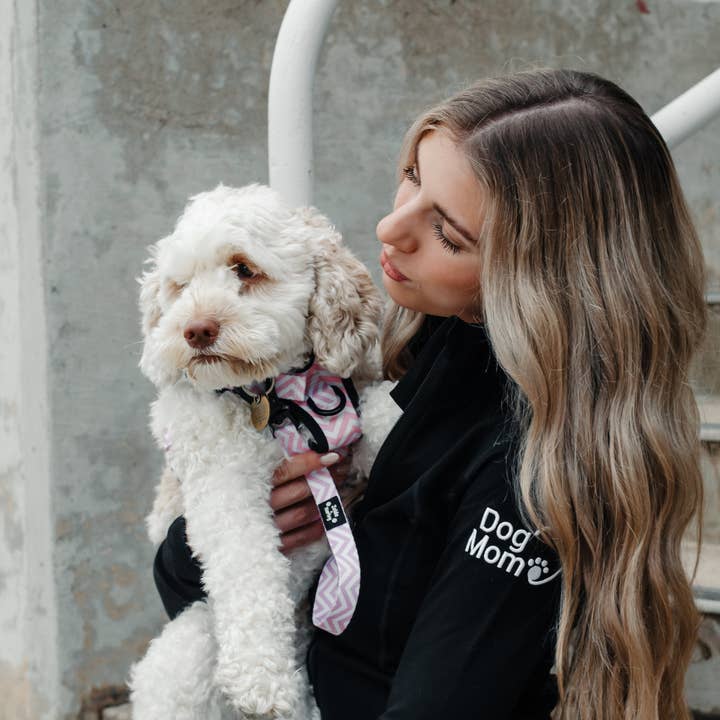 Veste zippée complète Dog Mom Essentials - Noire pour la vente par Zelda & Harley | The Dog Mom Store