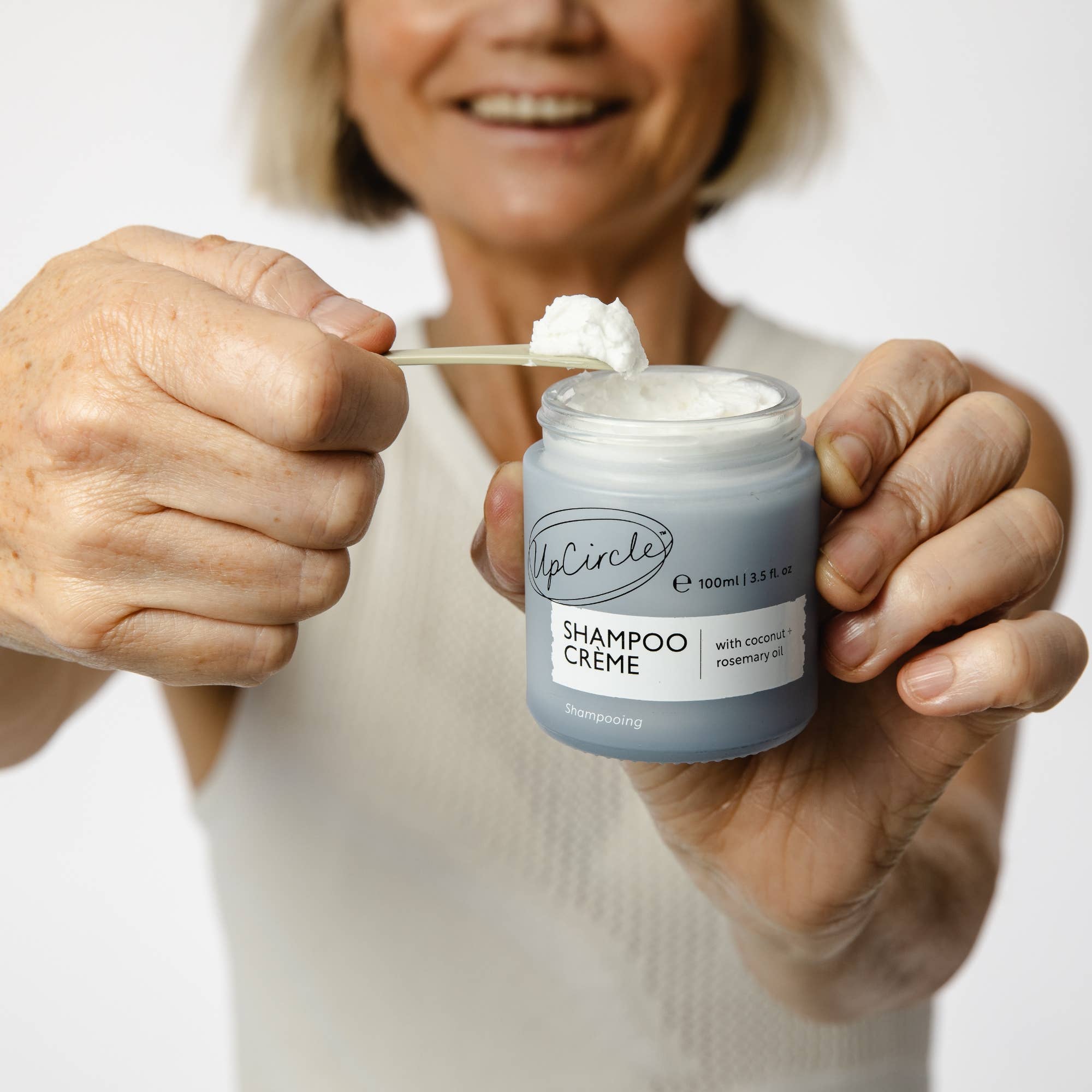 UpCircle Beauty Europe - Vendita all'ingrosso Kit/set per la cura dei capelli - Set regalo duo per la cura dei capelli vegano con oli di cocco, rosmarino e pompelmo5