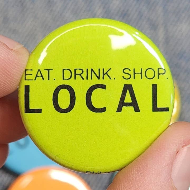 Hardworking Stoner - Vendita all'ingrosso Portachiavi - Unisex - MANGIARE. BERE. NEGOZIO. LOCAL - pulsante o portachiavi0