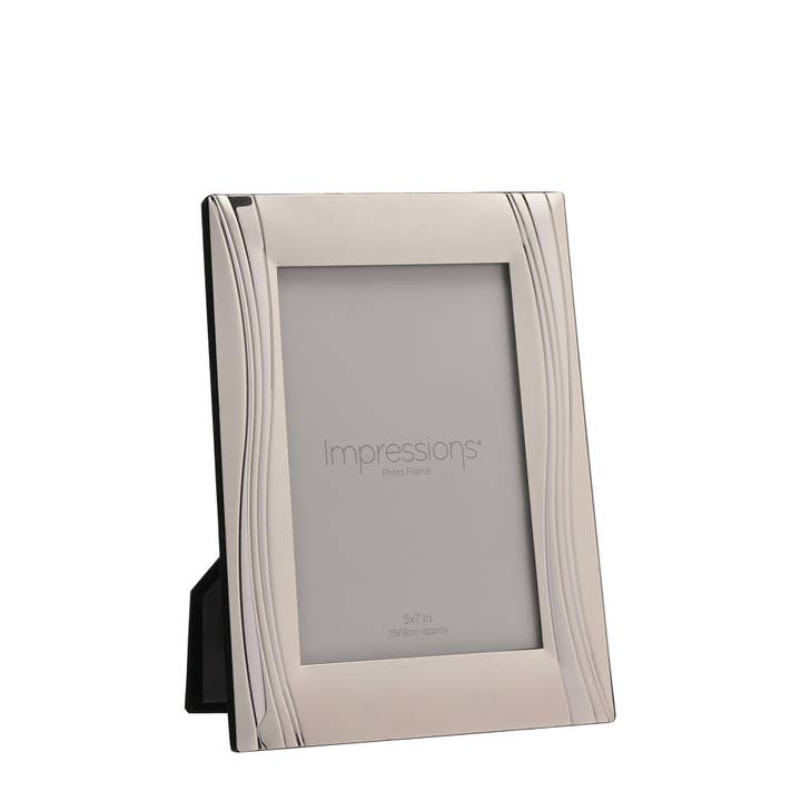 Satin sølvbelagt fotoramme - skinnende bølget design 5" x 7" for engroshandel hos WIDDOP and Co.