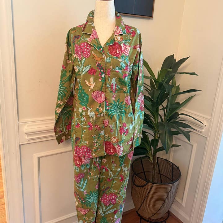 Conjunto de Pijamas de Algodão Floral para Mulher de Manga Comprida, Estampa de Blocos Verde por atacado de Sunny Dzyns