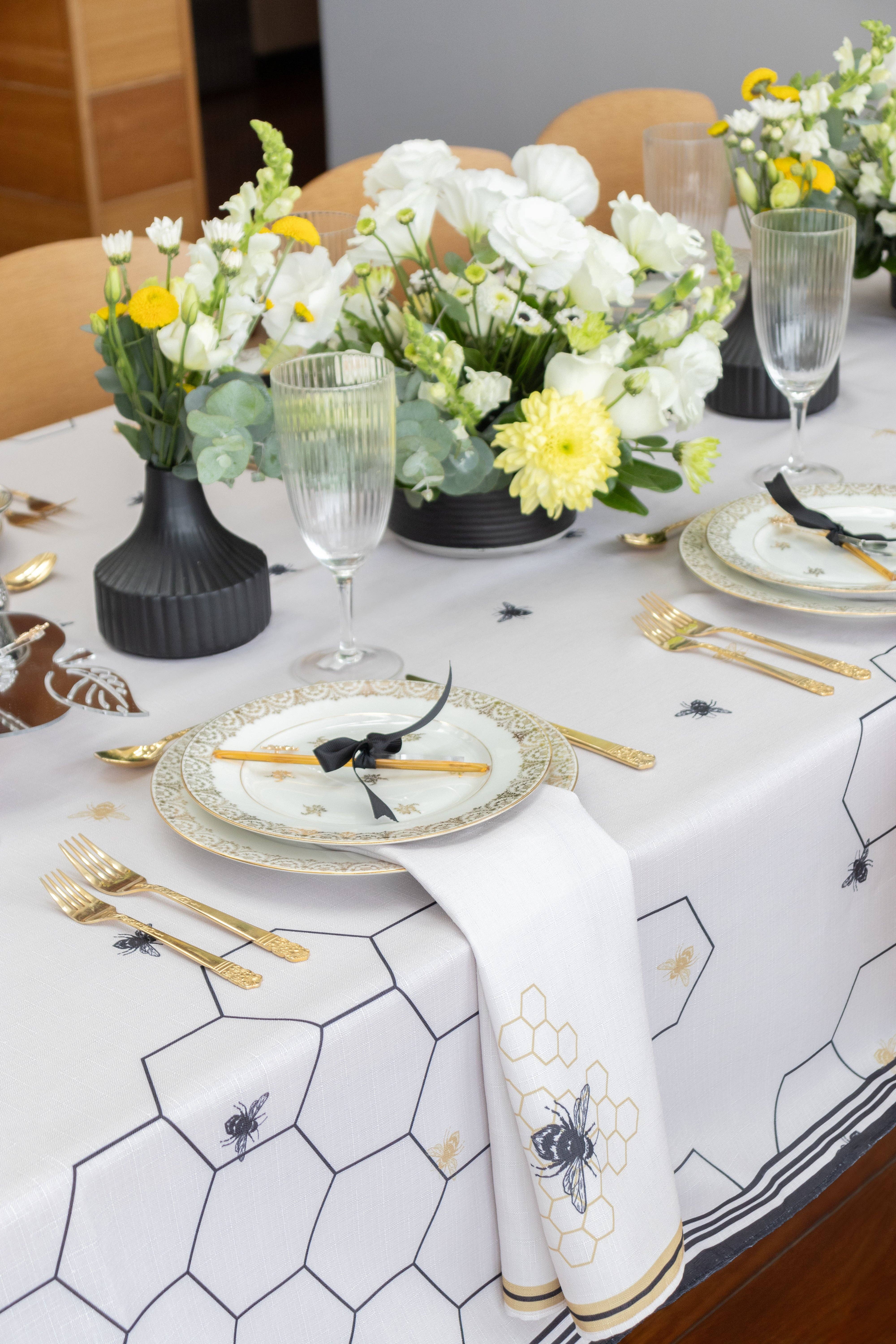 Sobre Meza - Wholesale Tablecloth - Bee Hive Easy-Care Tablecloth1