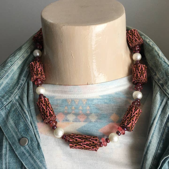 Etnyk - Wholesale Beaded/Pearl Necklace - Colar Artesanal com Contas de Tecidos e peças Acrílicas1