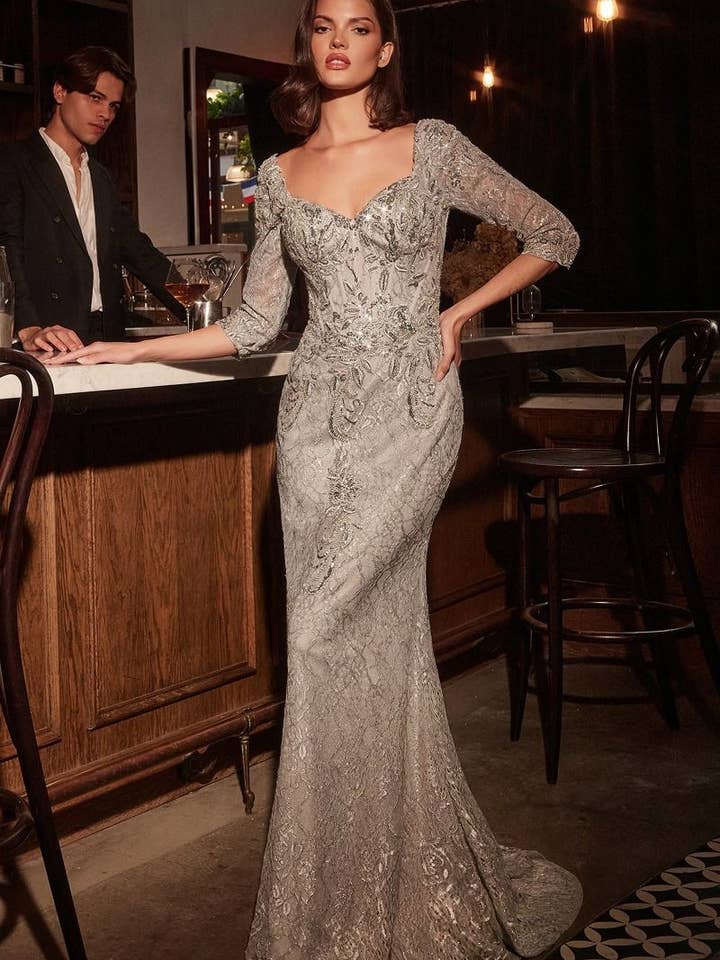 Vestido justo com decote Queen Anne, mangas três quartos e sobreposição removível de tule por atacado de JLED, INC.