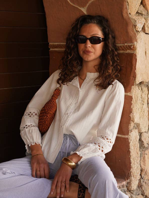 Blusa boémia perfurada de mangas compridas por atacado de IN APRIL 1986 - SAS IDK