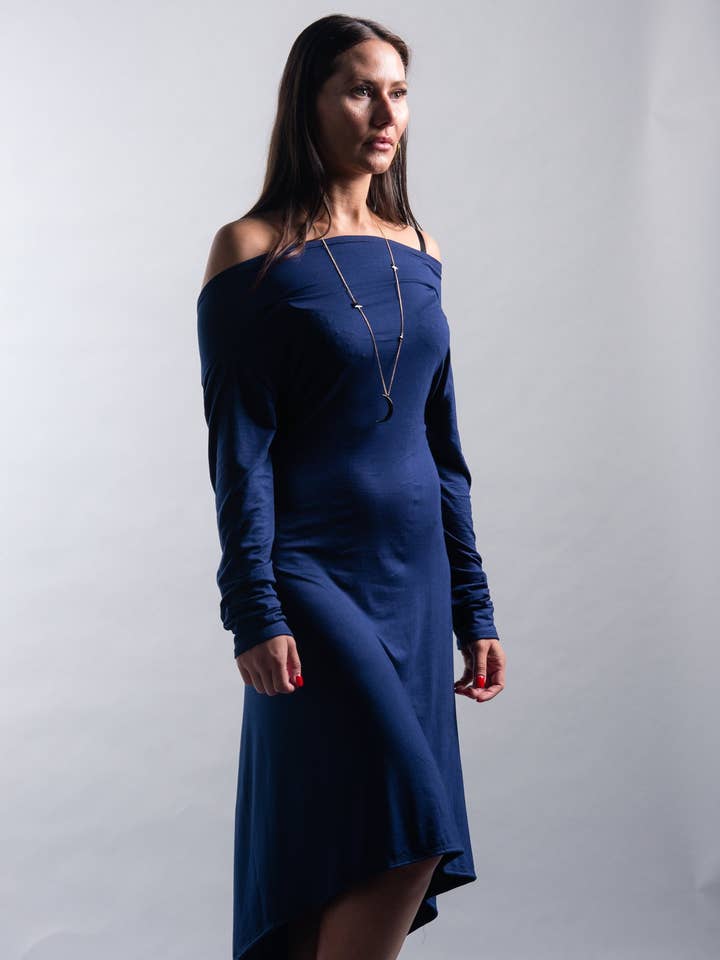 Langärmliges Kleid mit offenem Rücken für den Großhandel von Be AK Couture, LLC