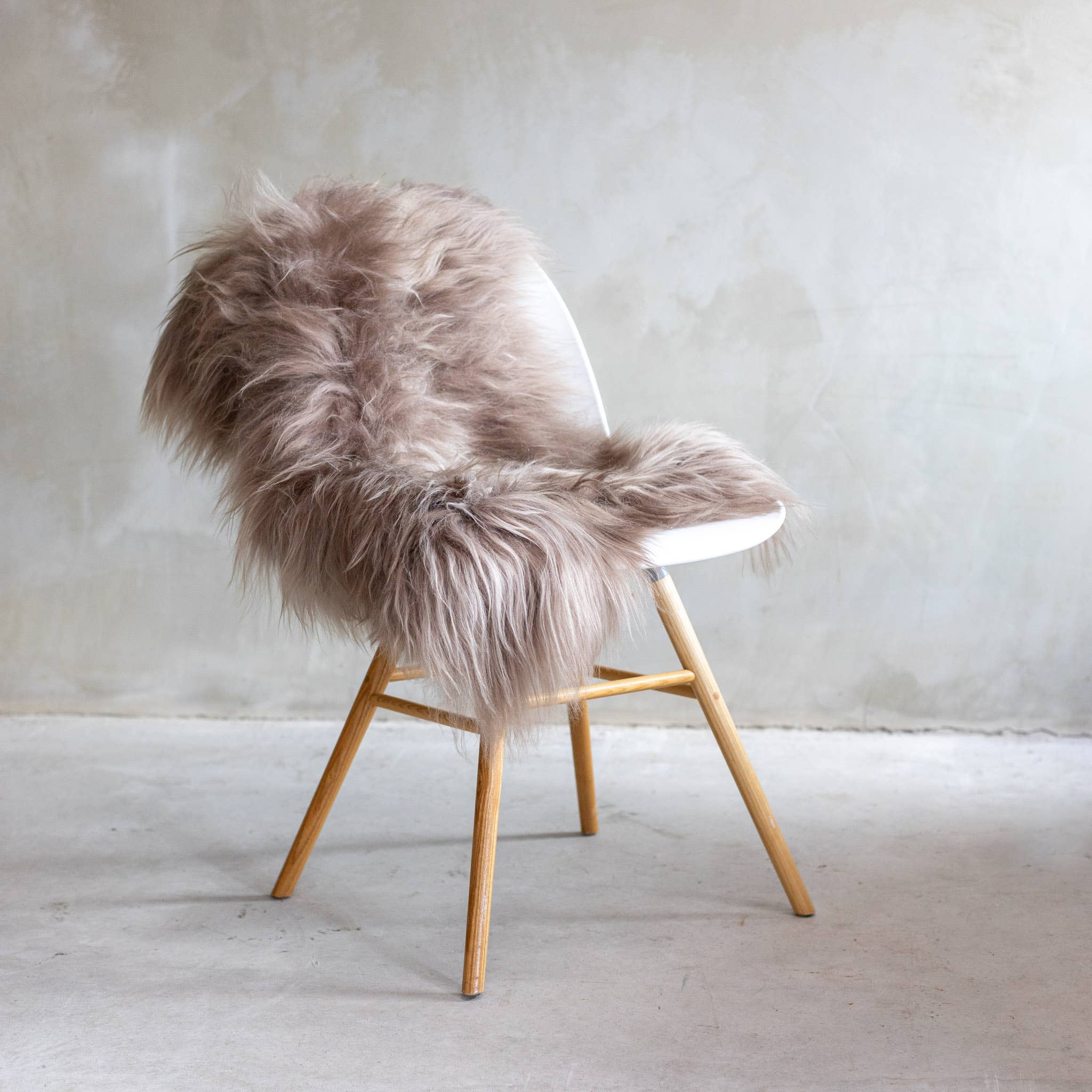 Van Buren - Wholesale Chair - Icelandic sheepskin dyed | 16 colors0