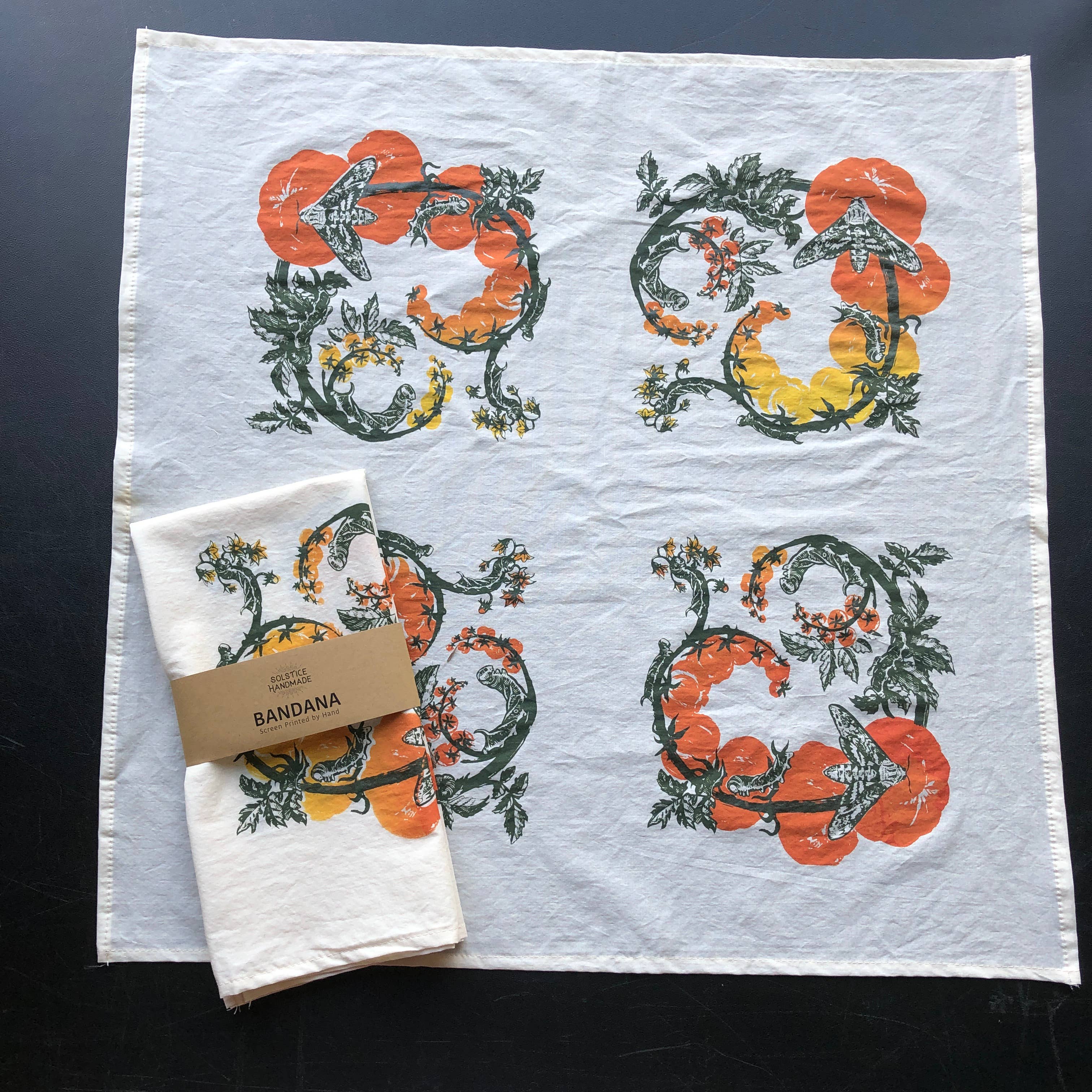 Solstice Handmade – Großhandel Bandana – Unisex – Tomato Bandana Ivory — Baumwollschal mit Raupen 2