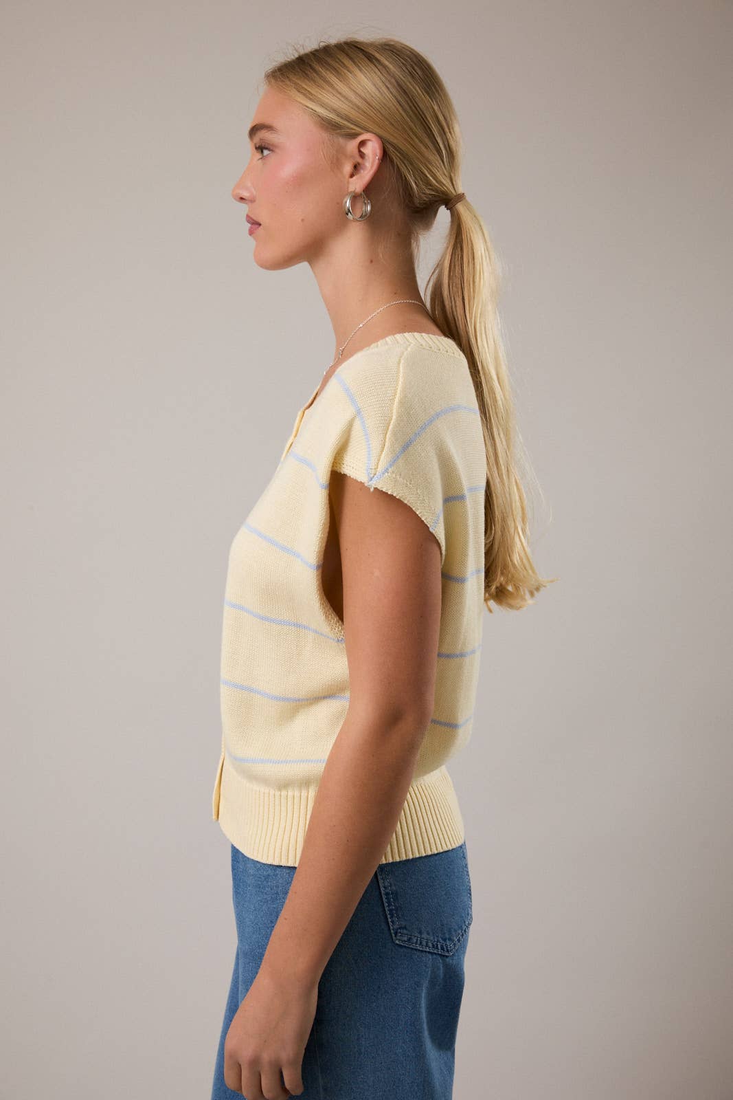 LE LIS - Vente Pull en maille – femme - TOP EN MAILLE SANS MANCHES À COL ROND ET BOUTONS DEVANT8