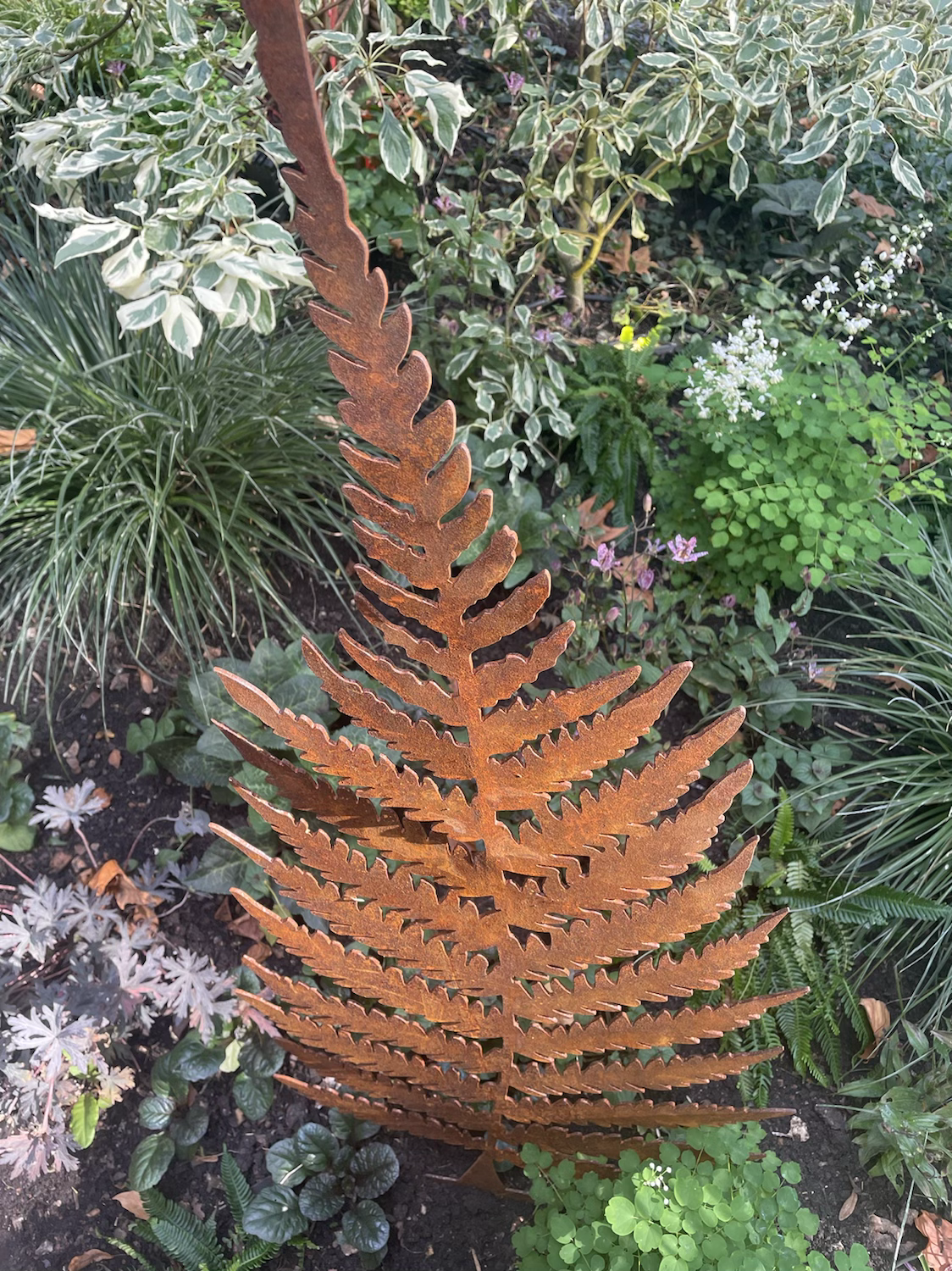 Beechwood Trinkets – wholesale Outdoor ornament/decor – Rustic Fern Leaf Garden Sculpture2