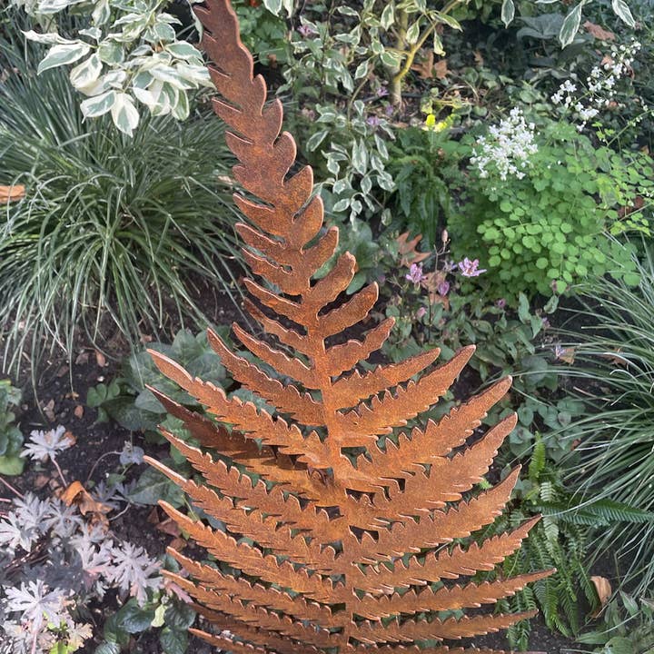 Beechwood Trinkets – wholesale Outdoor ornament/decor – Rustic Fern Leaf Garden Sculpture2