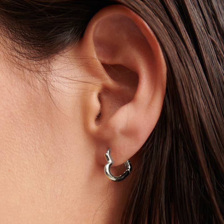 Angels Whisper Accessories - Wholesale Stud/post earrings - Piccolo Small Heart Sterling Silver Plated Earrings