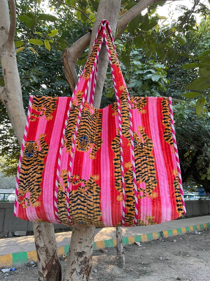 Boho-Tragetasche, groß, wendbar, gesteppter Baumwollstoff, bedruckt für den Großhandel von The Eastern Loom