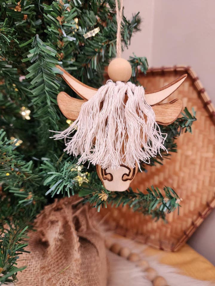 Adorno de vaca de las tierras altas, adorno de madera de macramé para venta al por mayor de Gifts by AnnLee