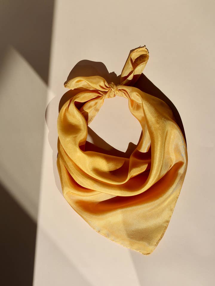 Silke tørklæde - Naturligt farvet - Guld for engroshandel hos Marram