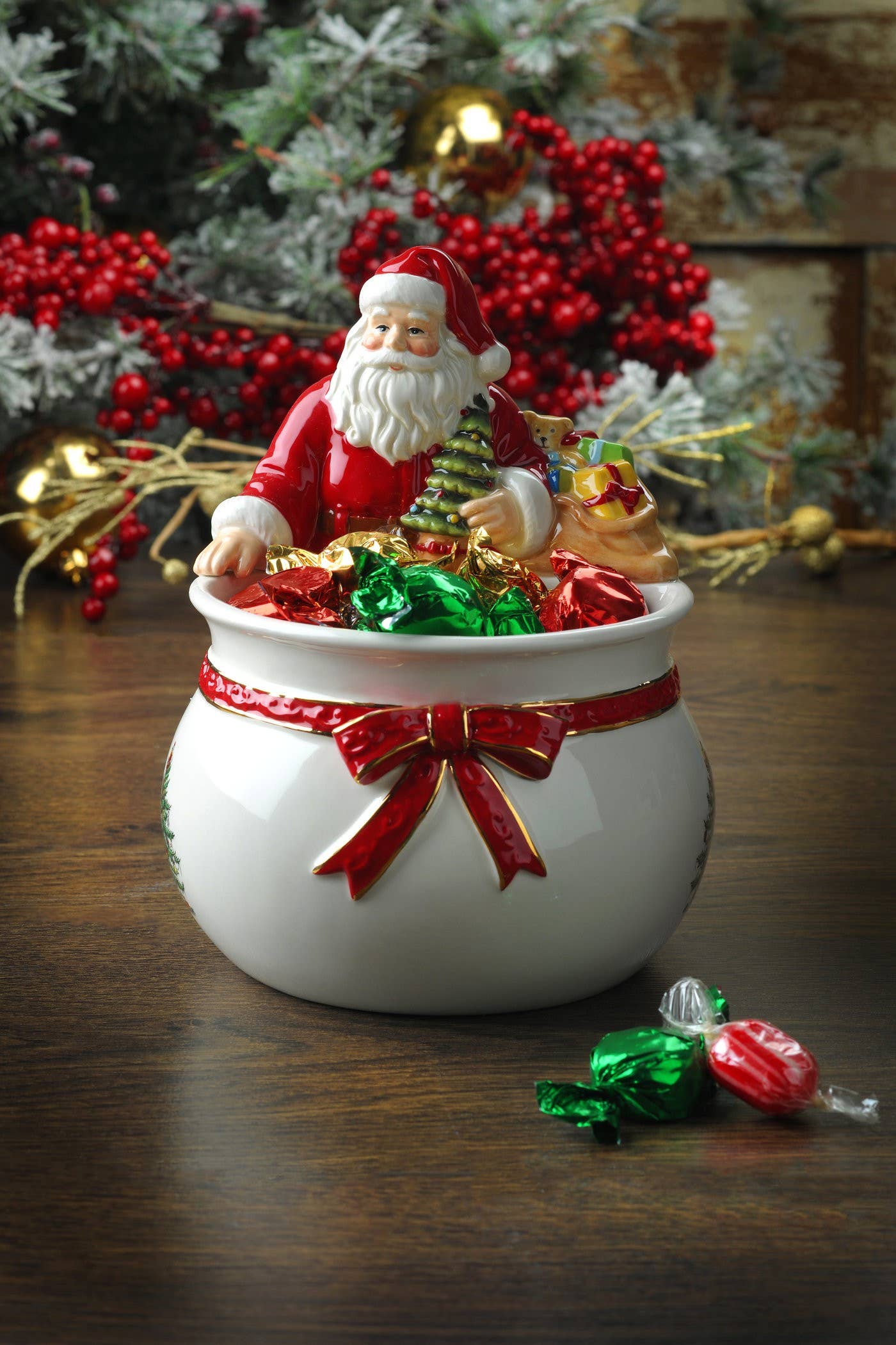 Portmeirion, Spode, Pimpernel, Nacthmann, Wrendale Designs - Wholesale Serve Bowl - Spode Christmas Tree Santa 7.75 Inch Candy Bowl1