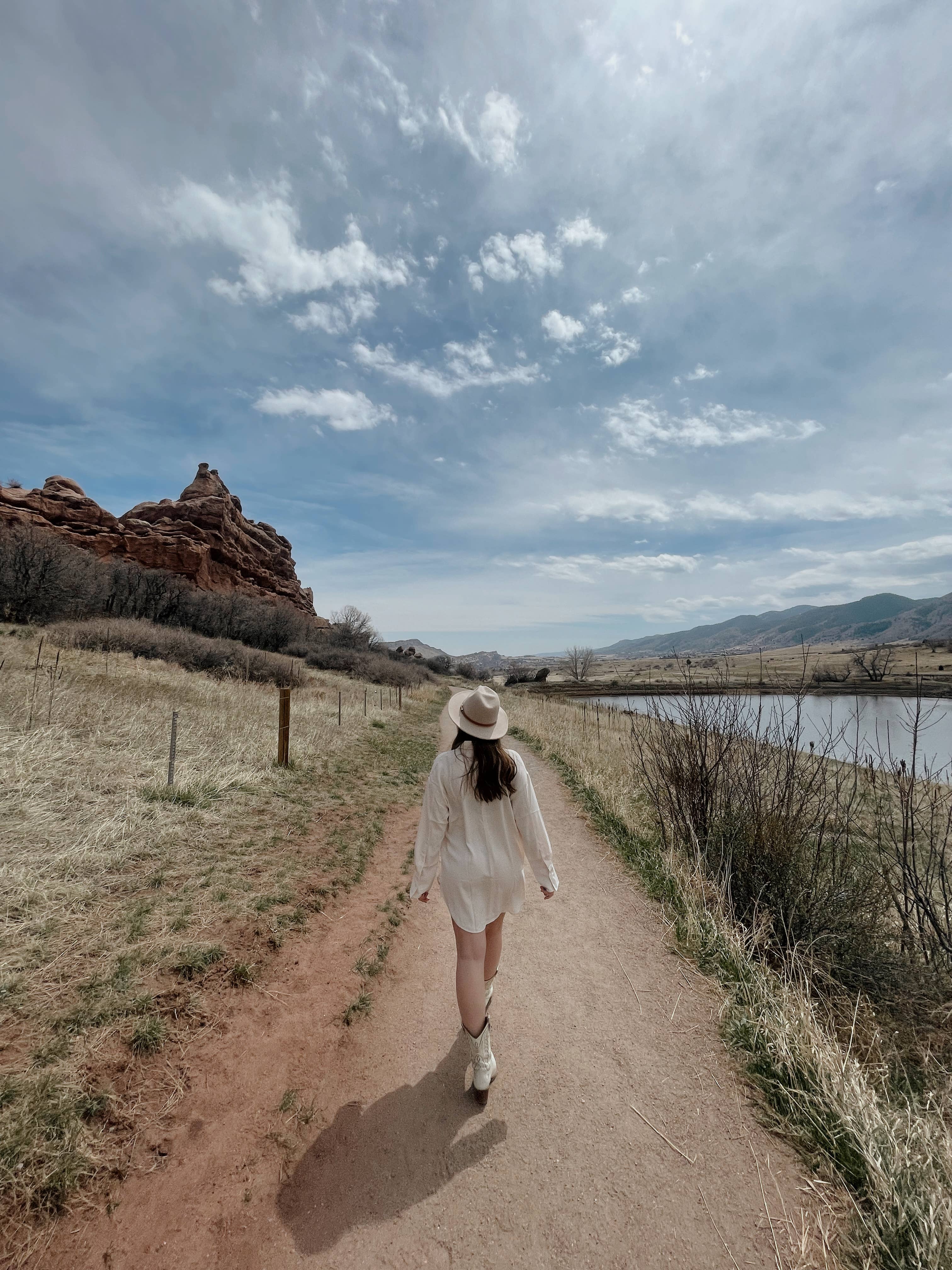 marfil Bota vaquera occidental imparable de cuero marfil para mujer de venta al por mayor en Faire16