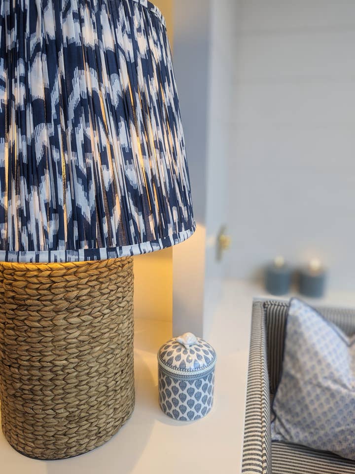 Pantalla plisada Lottie Empire para venta al por mayor de LNH EDIT