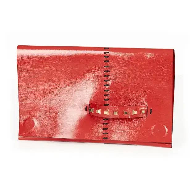 Scarlet Stud Stitch Leren Envelop Clutch voor wholesale door The Dark