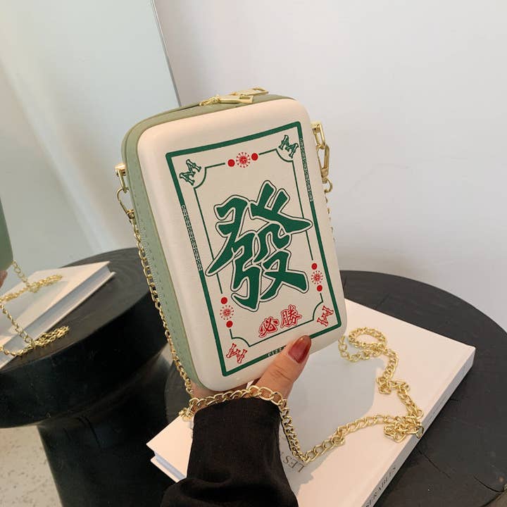 Sac à bandoulière petit et unique avec chaîne Mahjong pour la vente par SALINA TRADING INC