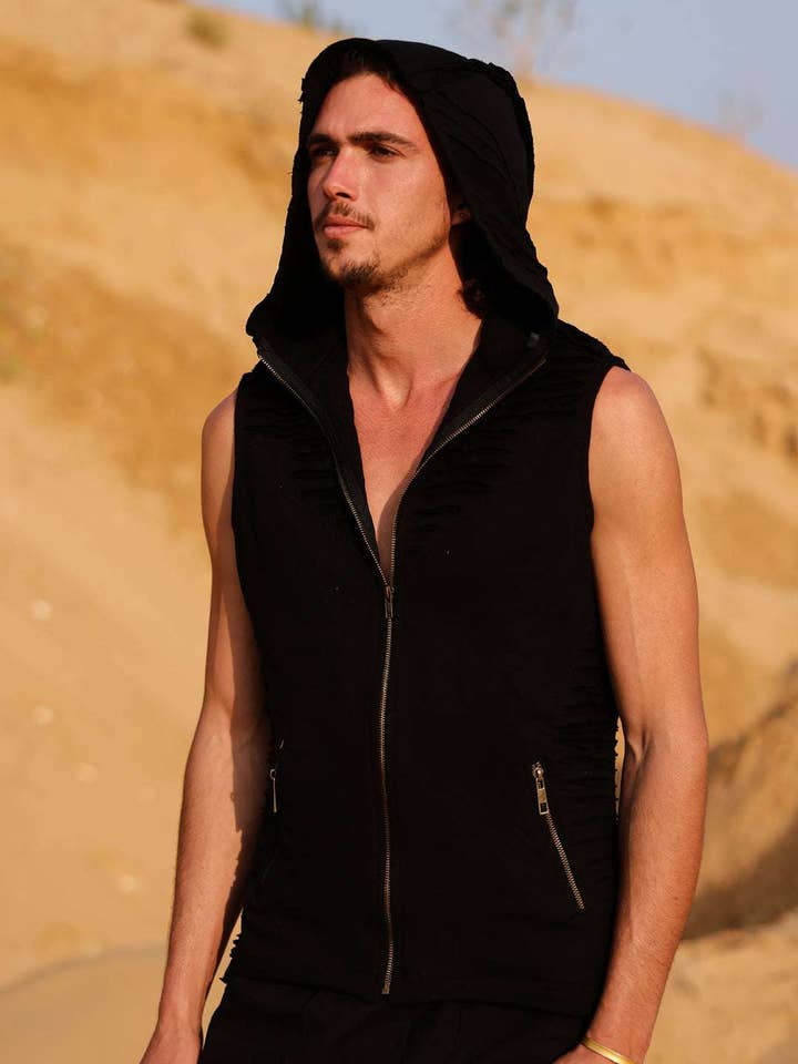 NEO HÆTTETRØJE VEST - SORT for engroshandel hos Arya Clothing