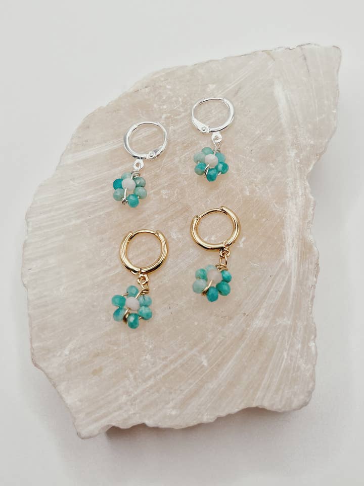 Hoops in Blumenform mit Amazonit und Edelstein für den Großhandel von Seastainably Made