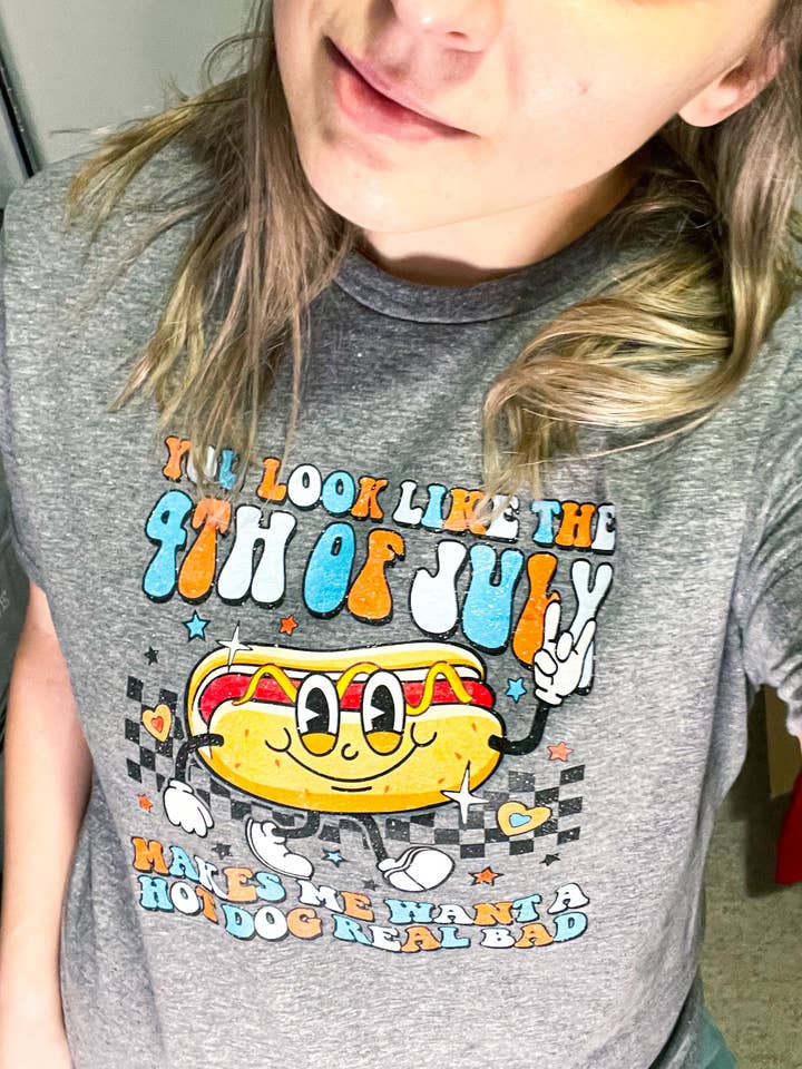 4 juli Hotdog TSHIRT voor wholesale door Three Sisters Design