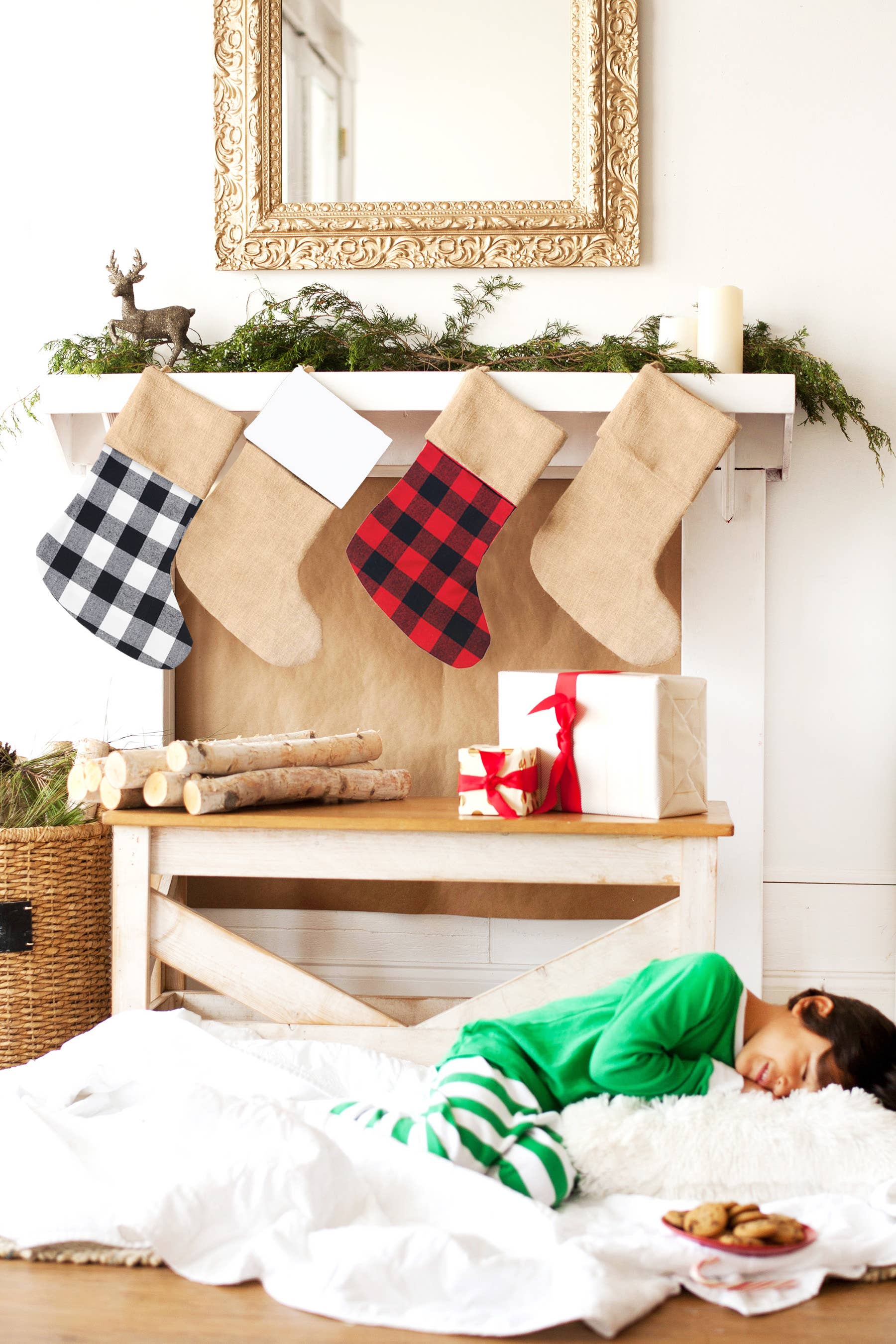 Viv&Lou – wholesale Holiday Stocking – Burlap Velvet Stocking1