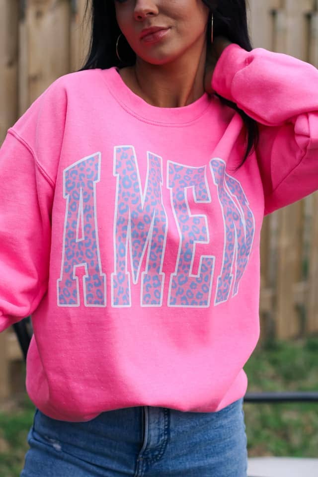 Small Town Society Apparel Co. – Großhandel Sweatshirt mit Grafikdruck – Damen – Amen Sweatshirt in Neonpink, Unisex2