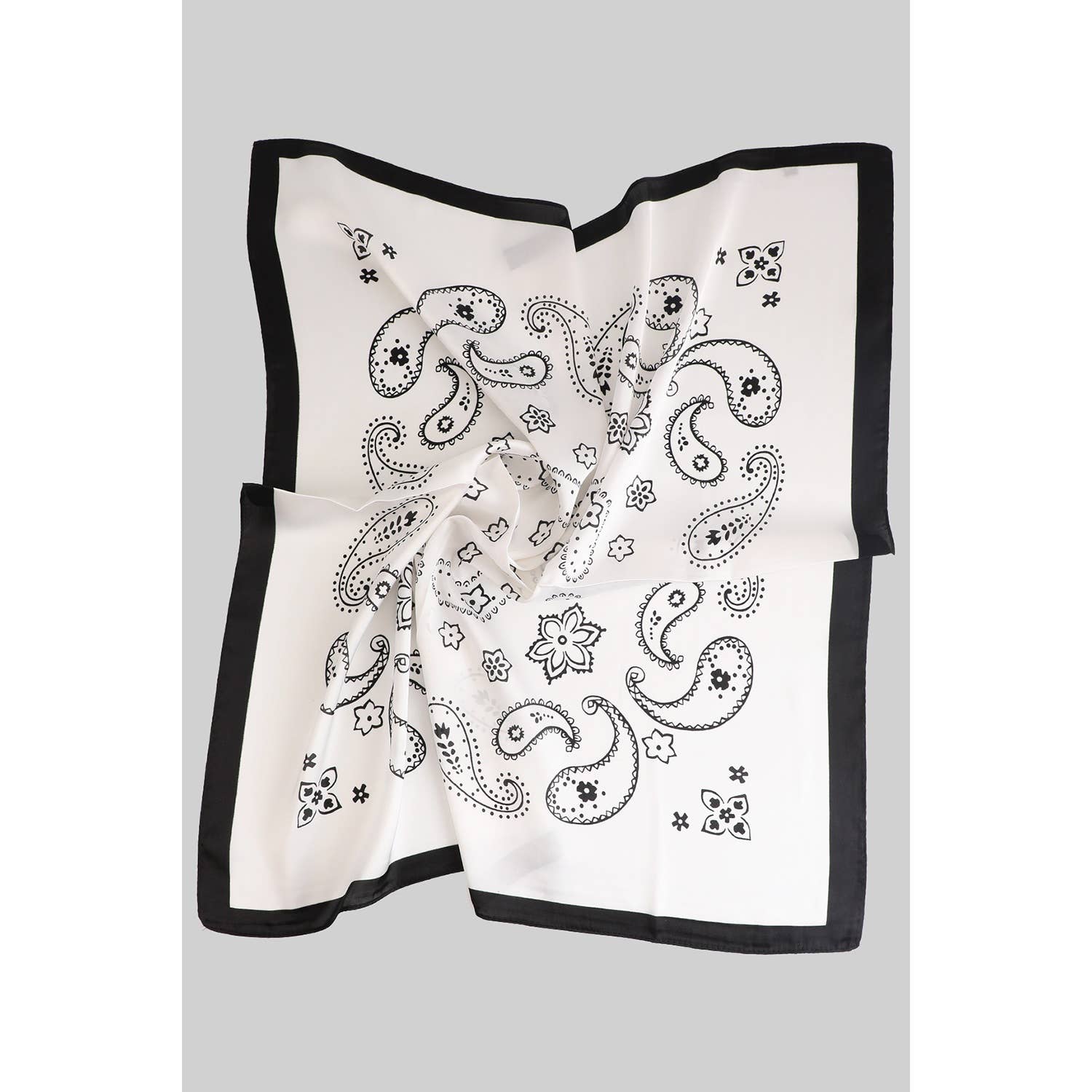Girly - Vente Écharpe – femme - FOULARD CARRÉ IMPRIMÉ CACHEMIRE SOYEUX ET CHARMANT0